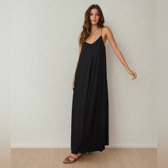 Dresses & Skirts - Black Cami Dress With Pockets